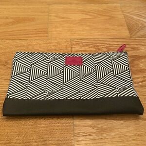 BARBIE Impressions Makeup Clutch